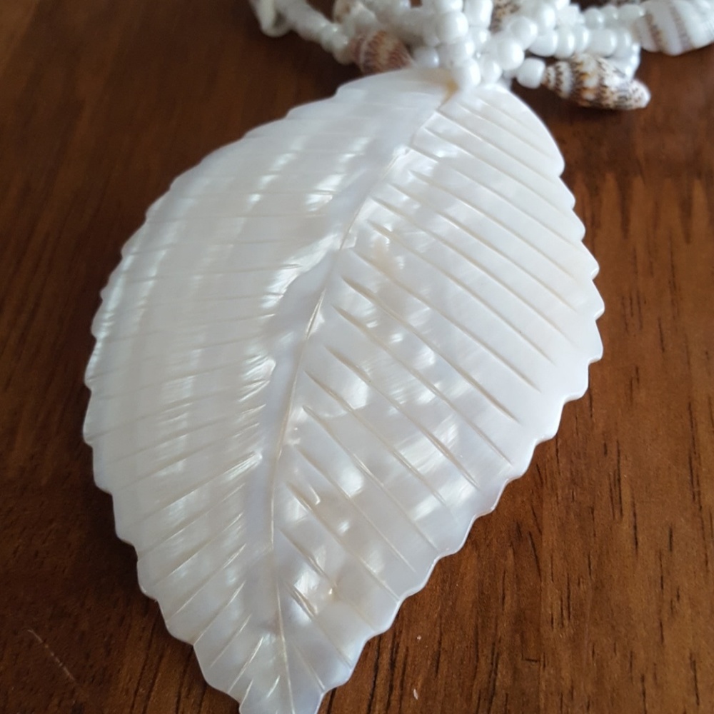 Pretty Summery Shell Necklace! - Picture 2 of 6